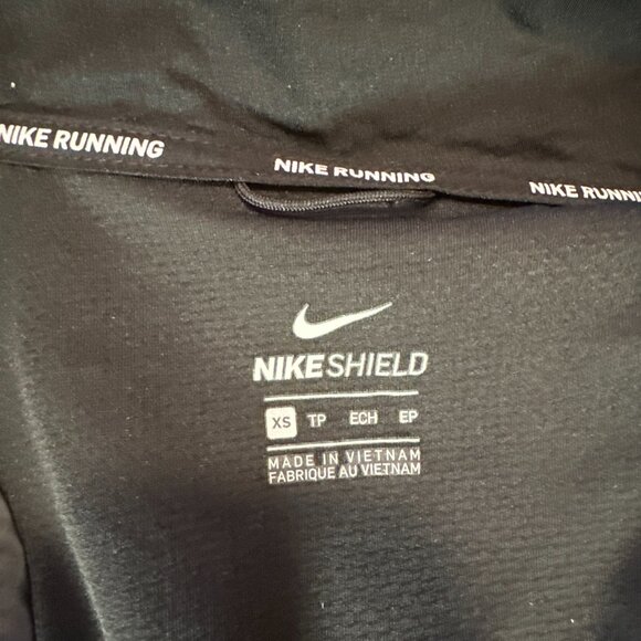 Nike Shield Flash Reflective Running Jacket Steet Sleek Techwear - Picture 8 of 10